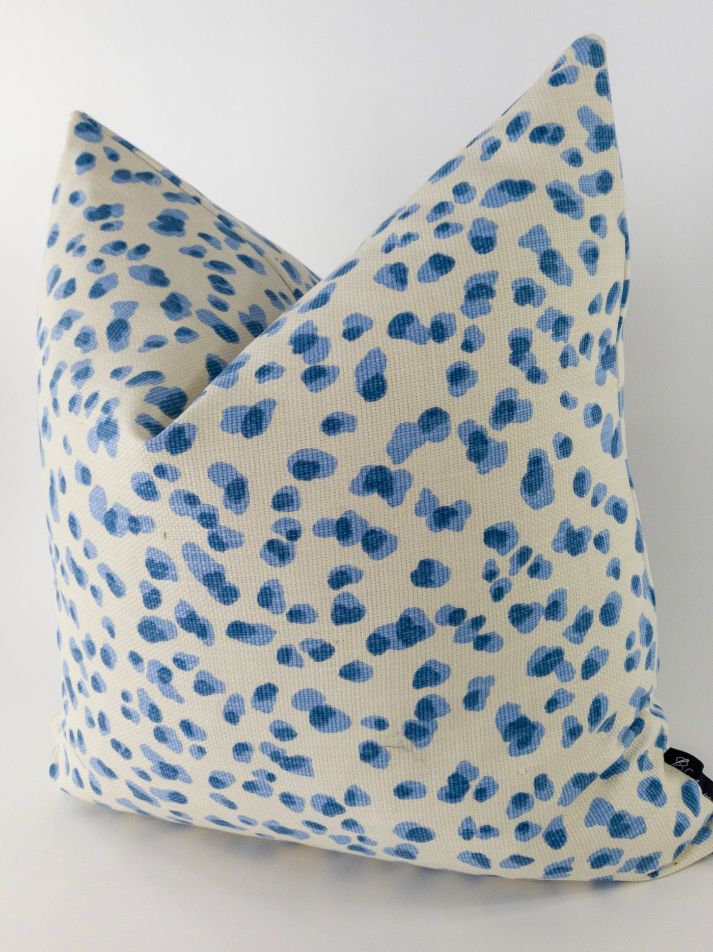 dotted blue
